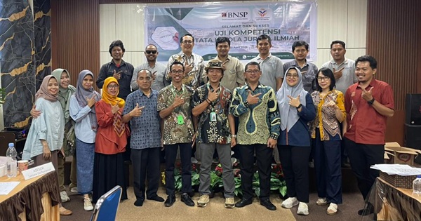 Tingkatkan Mutu Pengelolaan Jurnal, Delegasi UKIM Ikuti Pelatihan dan Uji Kompetensi Sertifikasi BNSP di Manado